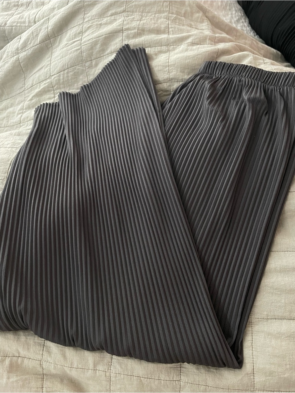 Uniqlo Dark Gray Pleated Wide-Leg Pants